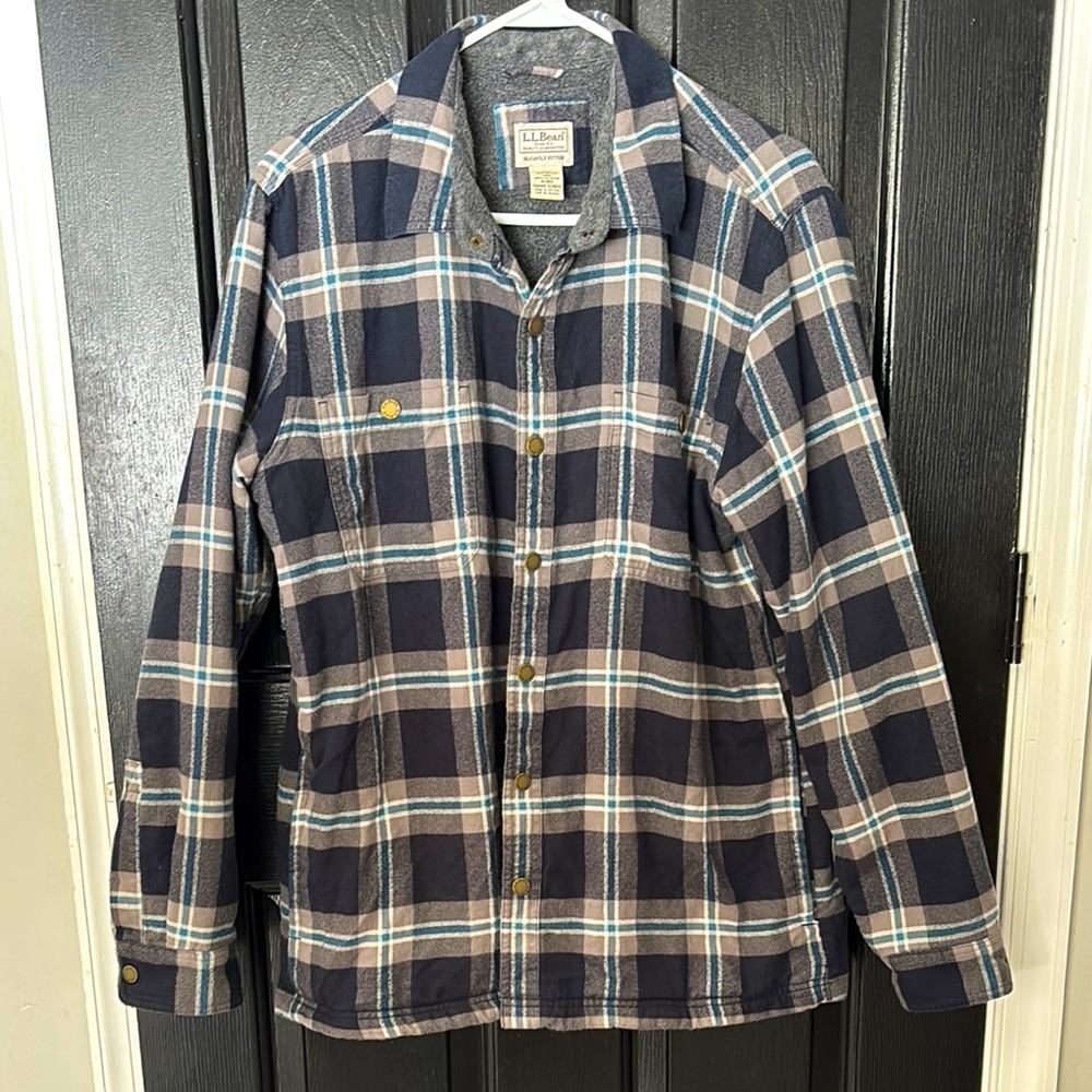 Men’s LL Bean slightly fitted jacket.